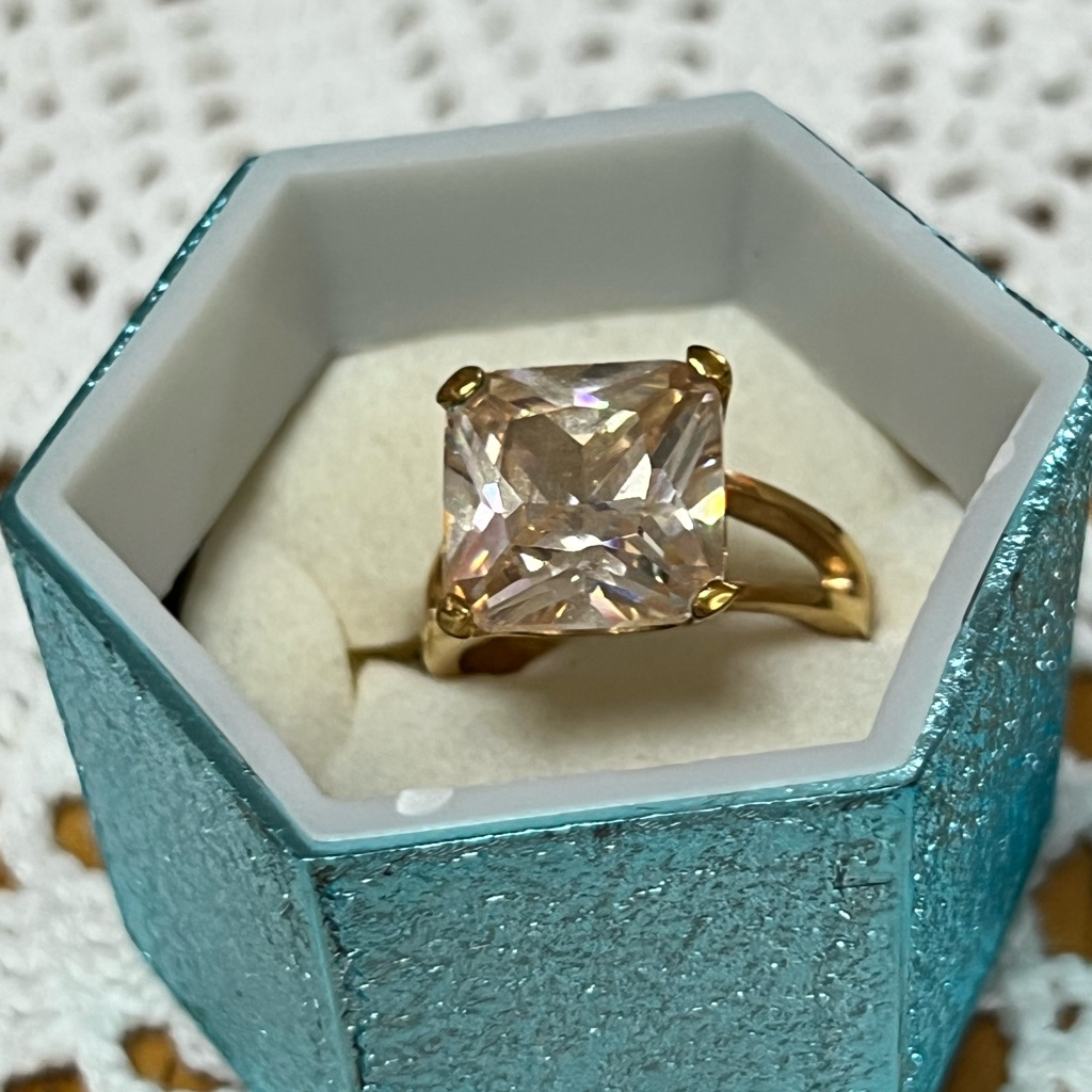 Large Stone Gold Ring 925 Sz 7 Perfect Stone Color 52$